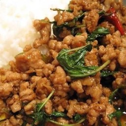 ข้าวราดผัดกระเพราหมู