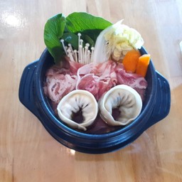 ซุปมานดูจอนโคล mandu-jeongol soup