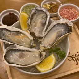 หอยนางรมญี่ปุ่น (Oyster Japanese With Redwine&Seafood Sauce)