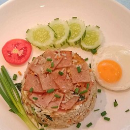 สาวใต้ ยำแหนม ข้าวทอด