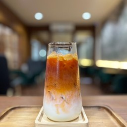 ชาดำ ลาเต้ (เย็น) (ชานมเย็น ชาไทย)