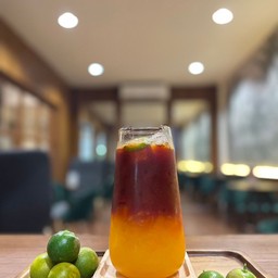 ยิ้มอ่อน (ชาดำ ส้มมะปี๊ดคั้นสด)