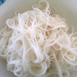 เส้นหมี่ลวก