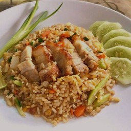 ข้าวผัดหมูกรอบ