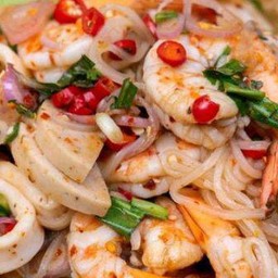 ยำเส้นเล็กกุ้งลวกปลาหมึกหมูยอ