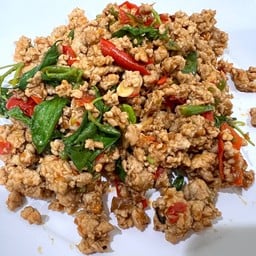 ข้าวกะเพราหมูกรอบ บี (Bee) (ข้าวหอมมะลิ ไม่ใส่ผงชูรส)