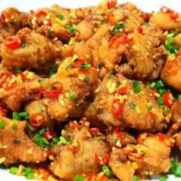 ไก่ทอดกรอบคั่วพริกเกลือ (กับข้าว)