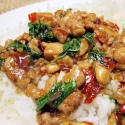 กระเพราไก่ราดข้าว