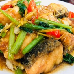 เนื้อปลากระพงผัดขึ้นฉ่าย