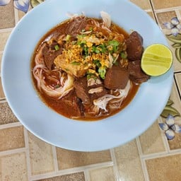 ขนมจีนน้ำยา เจ๊หลอดหน้าเซนทรัล