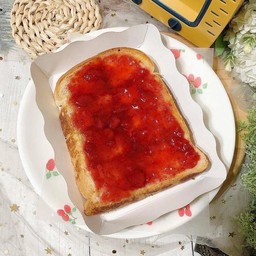 ขนมปังปิ้งเนยนม แยมสตอเบอร์รี่1แผ่น