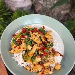ข้าวราดกะเพรา (ระบุเนื้อสัตว์)
