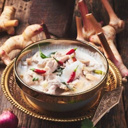 ต้มข่าไก่มะพร้าวอ่อน