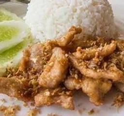ข้าวราดไก่กระเทียม