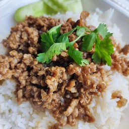 เนื้อสับซีอิ้วราดข้าว