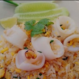 ข้าวผัดปลาหมึก