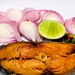 ปลาอินทรียำ พร้อมข้าวต้ม