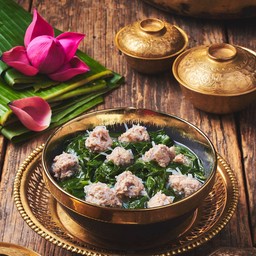 แกงจืดใบโหระพากับหมูบะช่อวุ้นเส้น