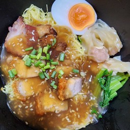 หมี่เกี๊ยวหมูแดง+หมูกรอบ+ไข่