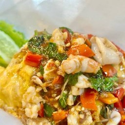 ข้าวไข่ข้นราดกระเพราทะเล จุกๆ