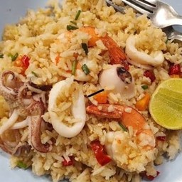 ข้าวผัดรวมมิตรทะเล