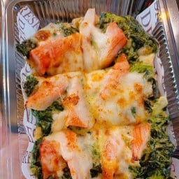 ปังผักโขมไวท์ซอสโฮมเมดปูอัดอบชีส