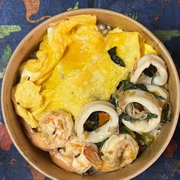 ผัดกระเพราหมึกกุ้งไข่ข้น