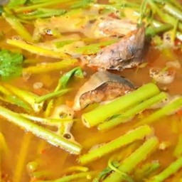 แกงส้มปลากระป๋องผักบุ้ง