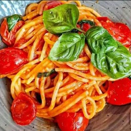 พาสต้าซอสมะเขือเทศ