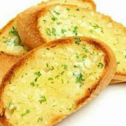 ขนมปังกระเทียม 6 ชิ้น