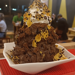 ปังเย็นโกโก้ภูเขาไฟ+วิปครีม+คอนเฟล็ก