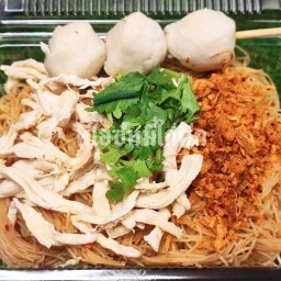 พี่ไอซ์หมี่ไก่ฉีก เจ้าดัง คณะมนุษยศาสตร์ มช. สาขาสันติธรรม