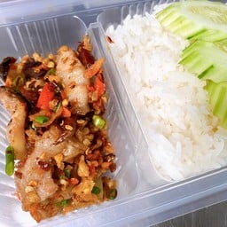 ผัดพริกเกลือราดข้าว