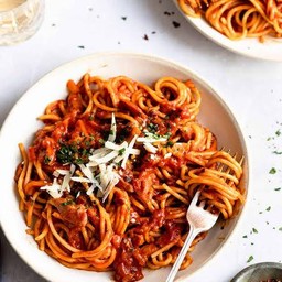 พาสต้าเบค่อนซอสมะเขือเทศ