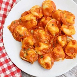 เทอร์เทลลินี่ซอสมะเขือเทศ