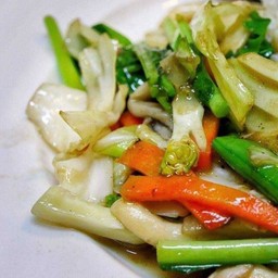 ผัดผักรวมมิตรตามฤดูกาล