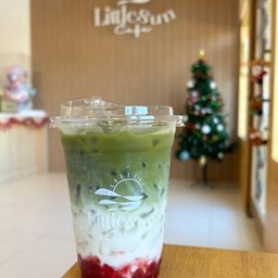 สตอเบอร์รี่ มัจฉะ นมสด