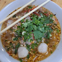 ก๋วยจั๊บญวนเส้นสด & เตี๋ยวโบราณ (ร่มแฝก)