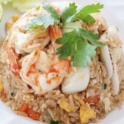 ข้าวผัดรวมมิตร
