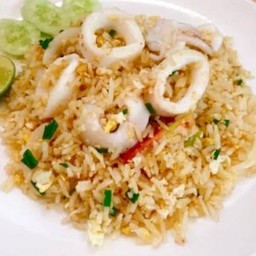 ข้าวผัดปลาหมึก