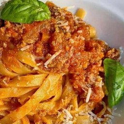 พาสต้าซอสหมูและเนื้อ