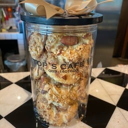 Almond cookies อัลมอนด์คุกกี้กระปุก11ชิ้น