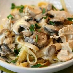 [อร่อยซ่ากับโค้ก] Pasta chicken mushroom cream +  โค้ก ออริจินัล (กระป๋อง) 