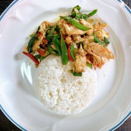 ข้าวผัดกระเพราไก่