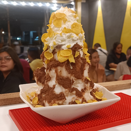 ปังเย็นนมสดภูเขาไฟ+วิป+คอนเฟล็ก