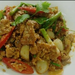 หมูผัดผงกระหรี่(กับข้าว)