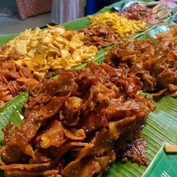 ข้าวสวยหอมมะลิ+หมูเลือกเองตามใจ