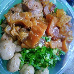 เส้นเล็กเนื้อน้ำตกหอมๆ