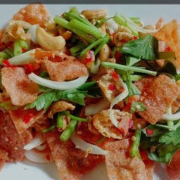 ยำสามกรอบ