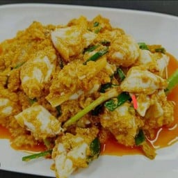 เนื้อปูก้อนผัดผงกระหรี่ (กับข้าว)